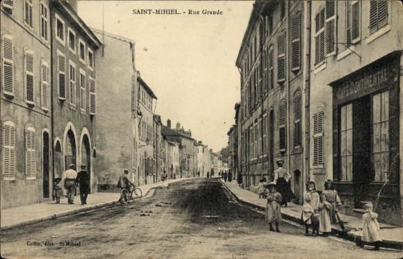 Postcard Saint Mihiel Lorraine Meuse, Rue Grande, Café