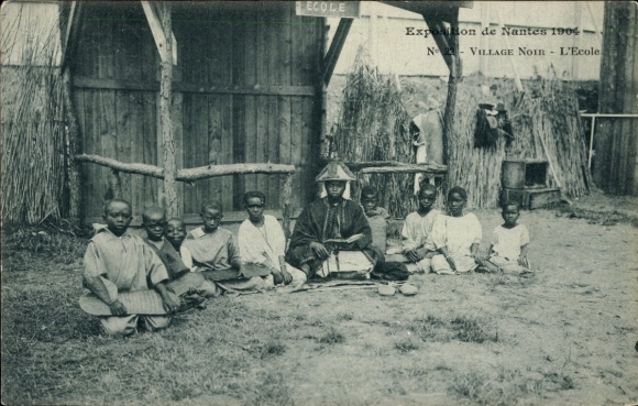 KP Nantes Loire Atlantique, Wystawa 1904, Village Noir, Szkoła