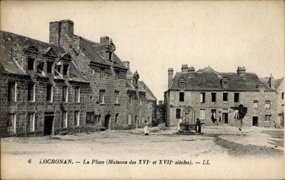 Postcard Locronan Finistère, town, houses from the 16th and 17th centuries