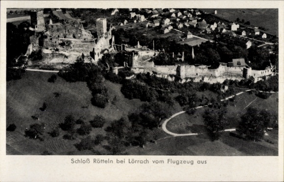Ak Röttelnweiler Lörrach in Baden, Luftaufnahme von Schloss Rötteln, Burgruine, Umgebung, Flugzeu