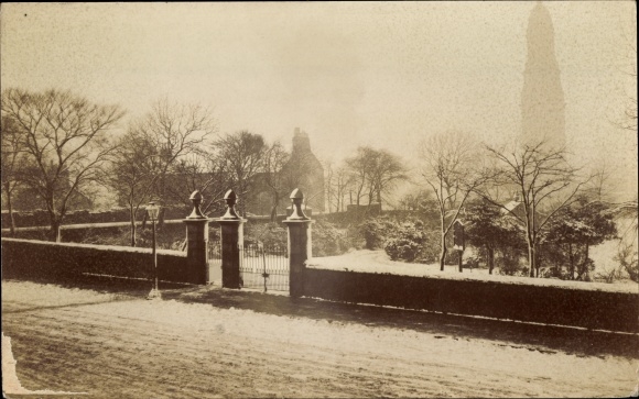 Postcard Great Britain, castle park