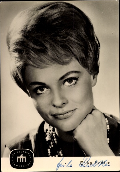 Postcard moderator Erika Radtke, GDR German television broadcasting, portrait, autograph