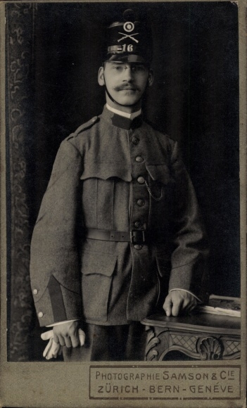 Cabinet photo Swiss soldier in uniform, Regiment 16, portrait, 1918