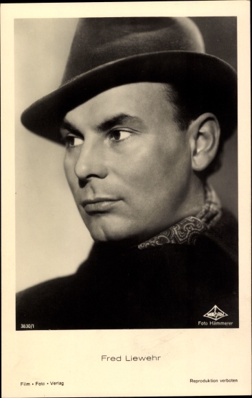 Postcard actor Fred Liewehr, portrait, hat, Wien Film 3830/1