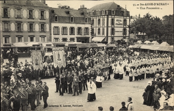 Postcard Sainte Anne d&#39;Auray Morbihan, A Procession