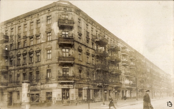foto Ak Berlin Prenzlauer Berg, Rykestraße hoek Franseckystraße, winkels, reclamezuil