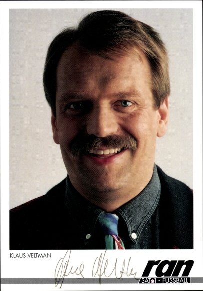 Postcard presenter Klaus Veltman, portrait, series ran Sat1 football, autograph
