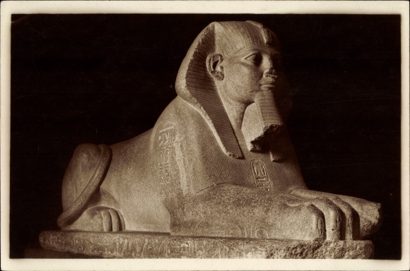 KP Paris I., Louvre, Antiquites Egyptiennes, Sphinx i granitowa róża