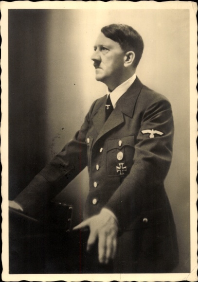 Ak Führer und Reichskanzler Adolf Hitler, Reichstagssitzung 1939, Portrait am Rednerpult