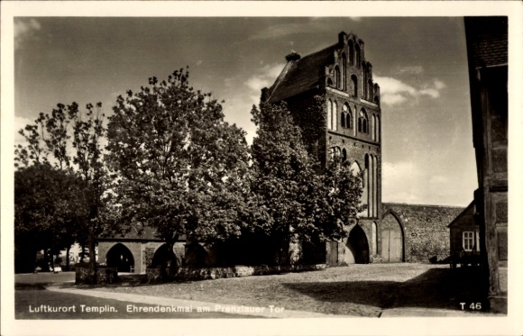 Ak Templin in der Uckermark, Ehrendenkmal am Prenzlauer Tor