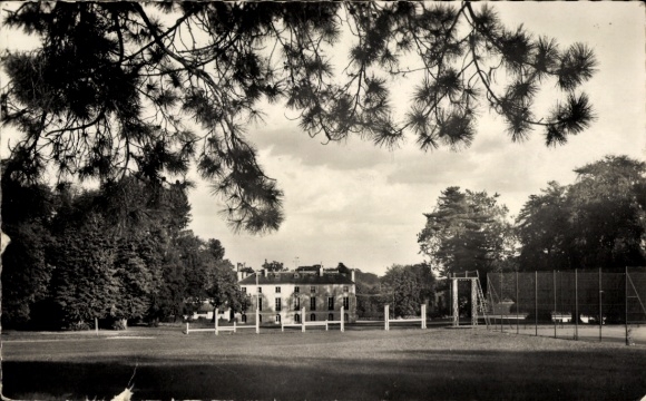 Postcard Châtenay Malabry Hauts de Seine, castle on the sports fields