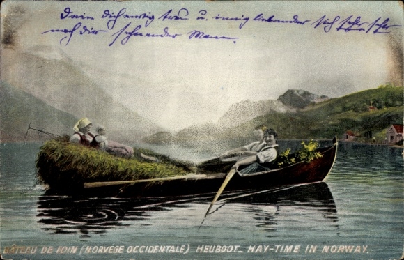 Postcard Norway, boat loaded with hay at harvest time, peasant costumes