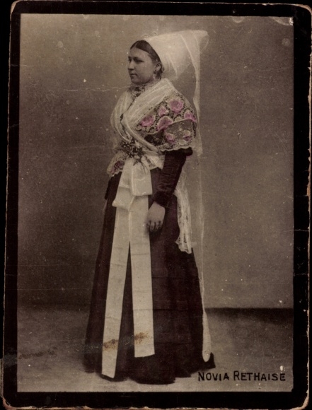 Photo France, Novia Rethaise, woman in costume
