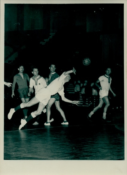 Photo Berlin Friedrichshain, indoor handball, Karlshorst vs. Berlin Bear, December 10th, 1954, German sports hall