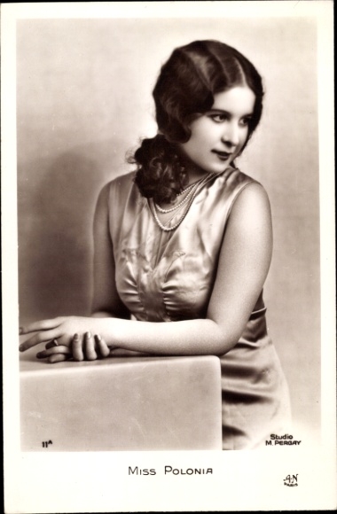 Postcard Miss Polonia, portrait