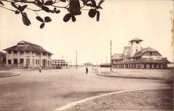 Ak Pointe Noire Republik Kongo, Straße, Gebäude, Uhrturm, Menschen, sepiafarben