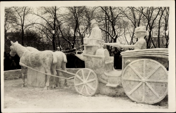 Photo Postcard Munich Bavaria, snow sculpture of a carriage