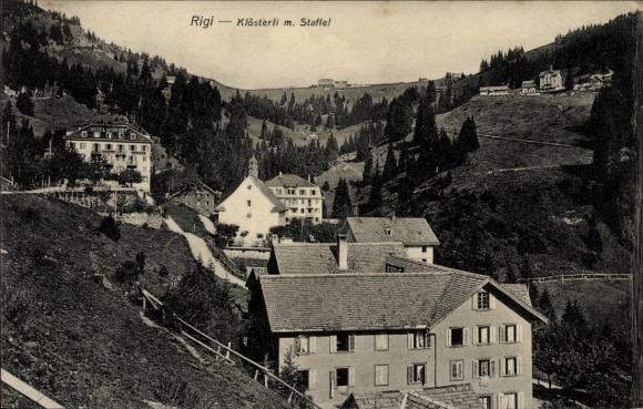 KP Rigi Staffel Kanton Schwyz, krajobraz górski, kilka budynków, drzewa, brak ludzi