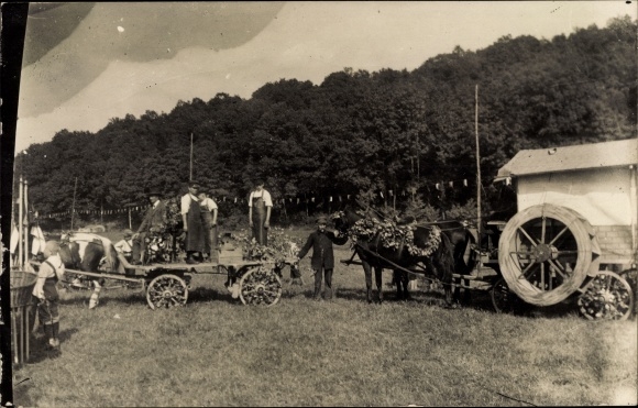Photo Postcard Goselitz Zschaitz Ottewig in Saxony, school festival 1924, horse carts