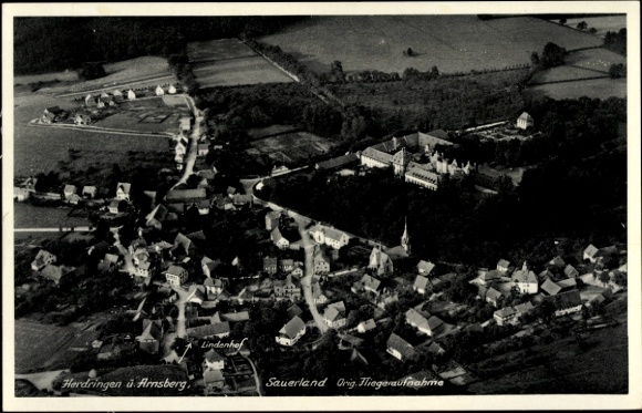 Ak Herdringen Arnsberg im Sauerland, Luftaufnahme Herdringen, Lindenhof, Sauerland, 