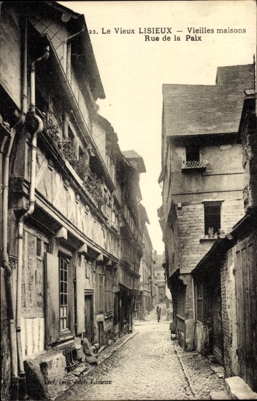 Ak Lisieux Calvados, Vieilles Maisons, Rue de la Paix, Fachwerkhäuser