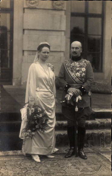 Photo Postcard Wedding couple of Mecklenburg Schwerin, Duke Adolf Friedrich, Elisabeth of Stolberg