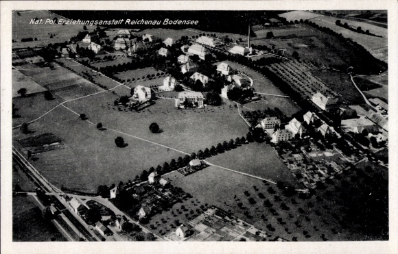 Ak Insel Reichenau Bodensee, Luftbild der Erziehungsanstalt, große Gebäude, parks, Bäume