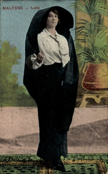 Postcard Malta, Maltese lady, woman in folk costume