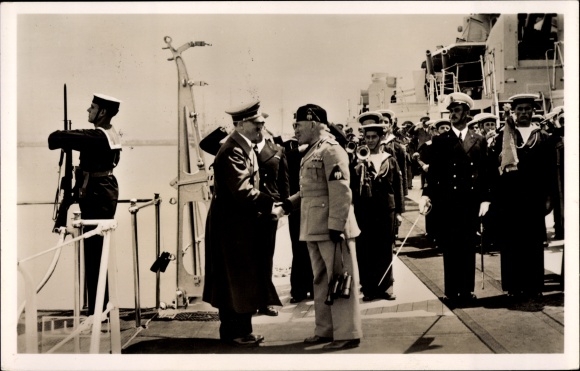 Ak Napoli Neapel Campania, Italienisches Kriegsschiff Cavour, Adolf Hitler, Benito Mussolini