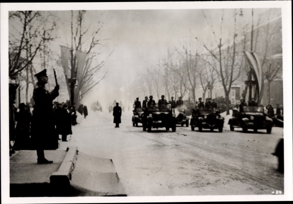 Foto Heinrich Hoffmann, Generalfeldmarschall Keitel, Militärparade in Budapest, Januar 1942