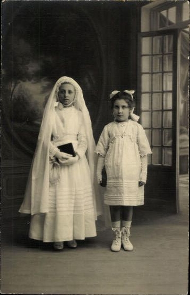10 AK photography young girls in communion dresses