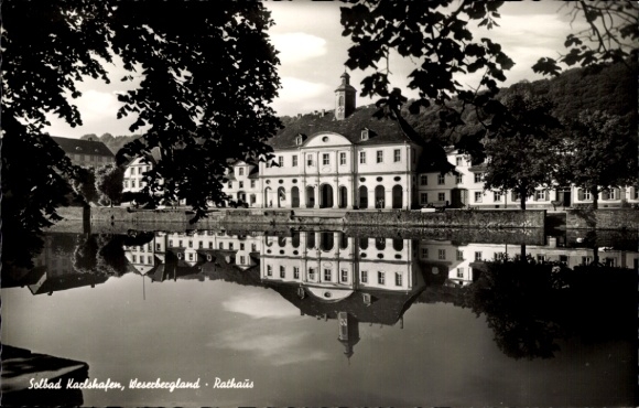 Postcard Bad Karlshafen on the Weser, Solbad Rathaus, reflection in the water