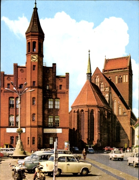 Postcard Perleberg in der Prignitz, town hall, cars, motorcycles