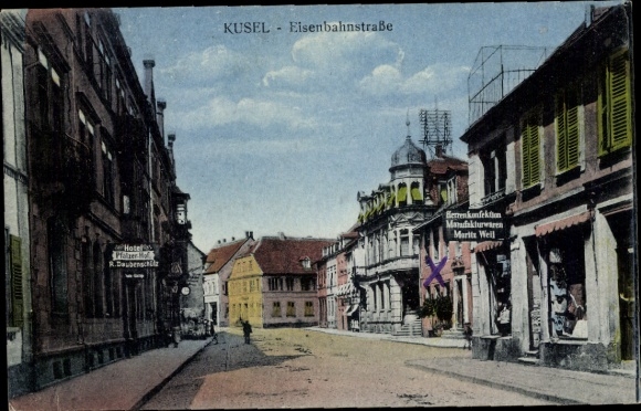 Postcard Kusel in the Palatinate, Eisenbahnstrasse, Martin Weil shop, Hotel Pfälzer Hof