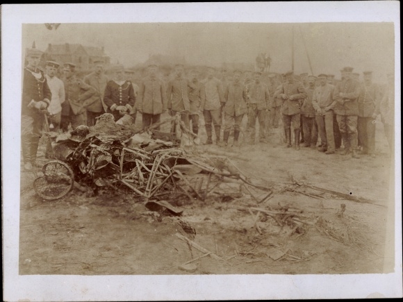 Photo Postcard WWI, shot down enemy plane, German soldiers