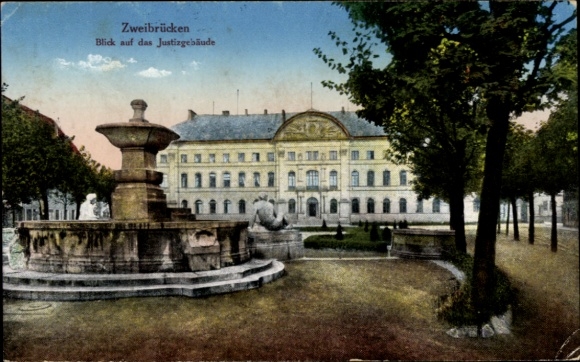 Postcard Zweibrücken in the Palatinate, view of the courthouse, fountain and trees