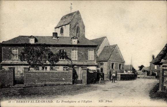 Postcard Berneval le Grand Petit Caux Seine Maritime, Presbytere, Church