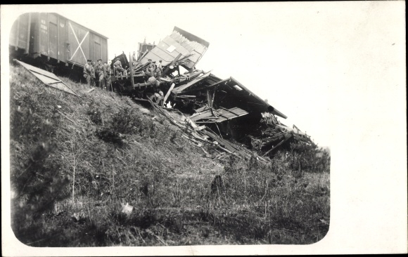 Foto Ak Klyukvenny Russland, Entgleister Zug, Eisenbahnunglück