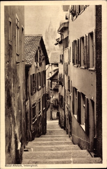 KP Basel Bâle City Szwajcaria, nostalgiczna ulica starego miasta, wąska alejka, front domu, czerń i biel