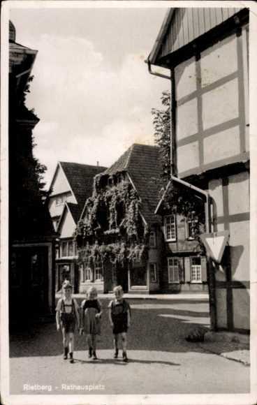 Ak Rietberg in Westfalen, kinderen op het stadhuisplein