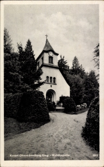 Ak Oberbärenburg Altenberg im Erzgebirge, Waldkapelle, Kurort  Uhrturm, Bäume, Weg