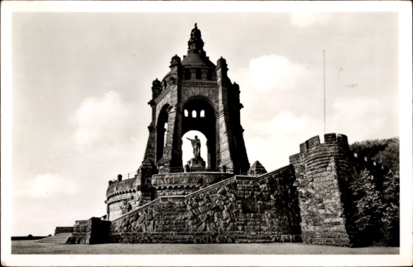 Ak Porta Westfalica aan de Weser, Kaiser Wilhelm Memorial, Wittekindberg, historisch monument,...