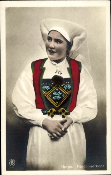 CPA Hardanger Norvège, kobieta w stroju narodowym, portret, korona Hardanger