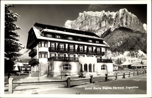 Postcard Ehrwald in Tirol, Hotel Maria Regina, exterior view with Zugspitze