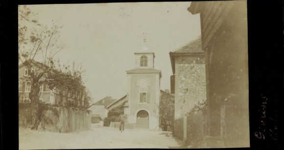 Photo Givrins Kt. Vaud Switzerland, lot at the church