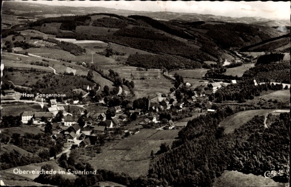 Postcard Oberveischede Olpe in Sauerland Westphalia, aerial view of Oberveischede, Haus Sangermann, lä