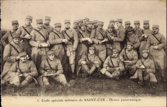 Ak Saint Cyr l'Ecole Yvelines, Ecole speciale miliatire, Dessin panoramique, Gruppenbild Soldaten