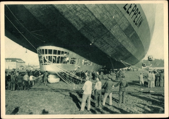 Postcard airship LZ 127 Graf Zeppelin, the gondola is held on the ground