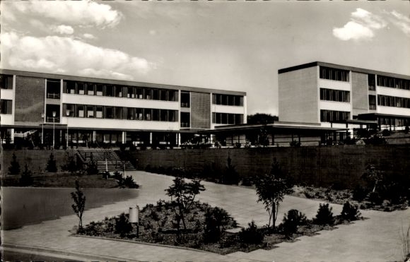 Postcard Langenselbold in Hesse, school at the vineyard