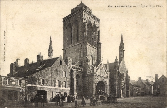Postcard Locronan Finistère, place, church